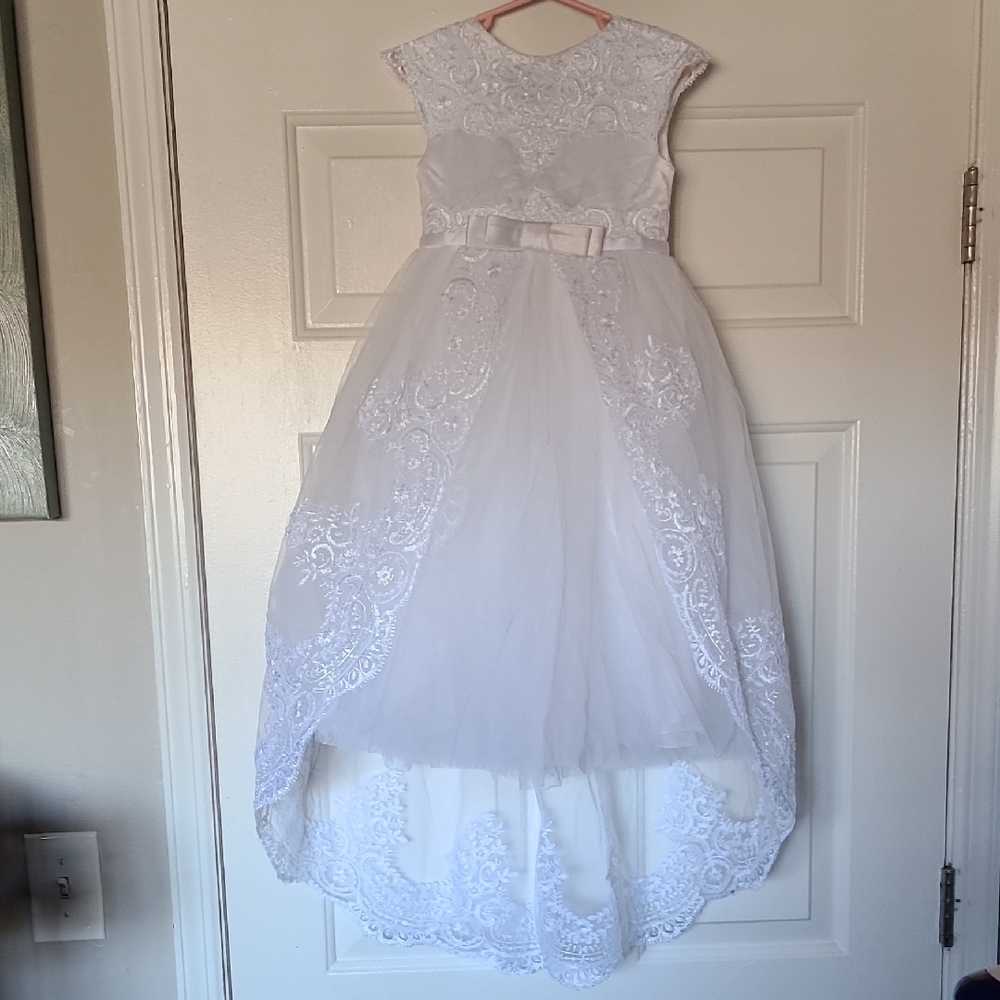 Charming White Lace Kids Formal Dress